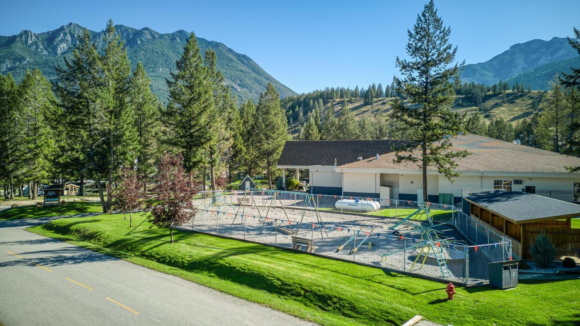 Ridgeview Resort Radium Hot Springs Exterior foto